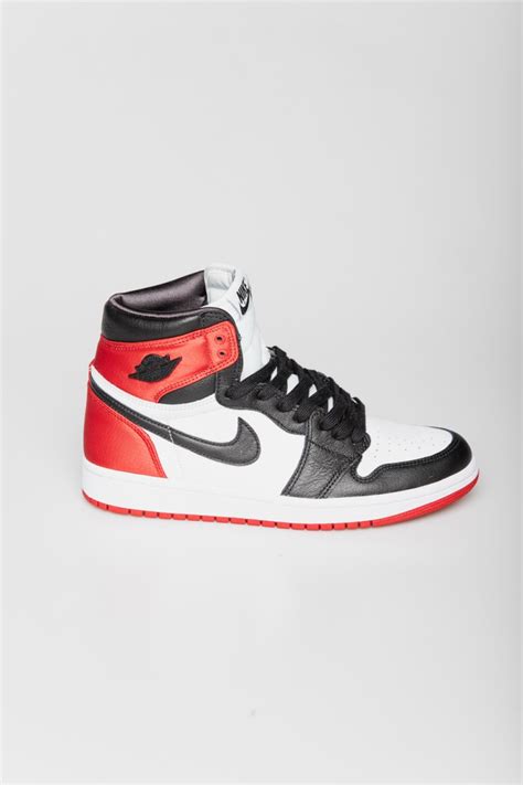 Jordan 1 Retro High Satin Black Toe W