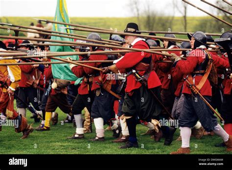 English Civil War pikemen pikeman advancing, pikes, pike 17th century ...