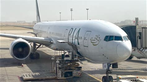 🇸🇦🇵🇰 Pia Business Class With Amazing Food Jeddah To Karachi Pk732 B777 300er Ap Bhv