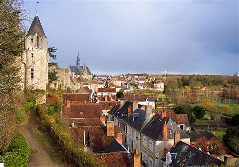 Living the life in Saint-Aignan: Laurie and the piano at Montrésor