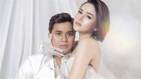 Pose Amanda Manopo Taruh Wajah Billy Syahputra Di Bagian Sensitif Tuai