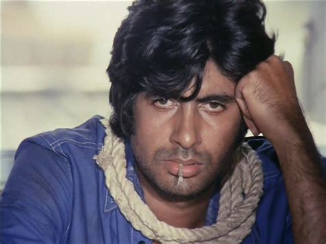 Download Amitabh Bachchan In Deewar Movie - WallpaperTip