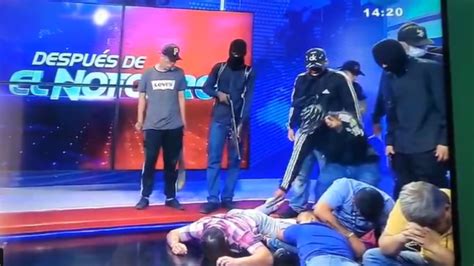 Encapuchados Toman Rehenes En Plena Transmisión De Un Canal De