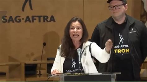 El Contundente Discurso De Fran Drescher Para Anunciar La Huelga De