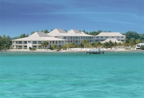 Holiday Inn Opens Grand Cayman Resort