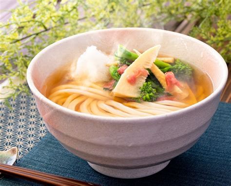 春野菜の梅おろしうどん うどんレシピ【さぬきうどんの亀城庵】 うどん レシピ 食べ物の写真 レシピ