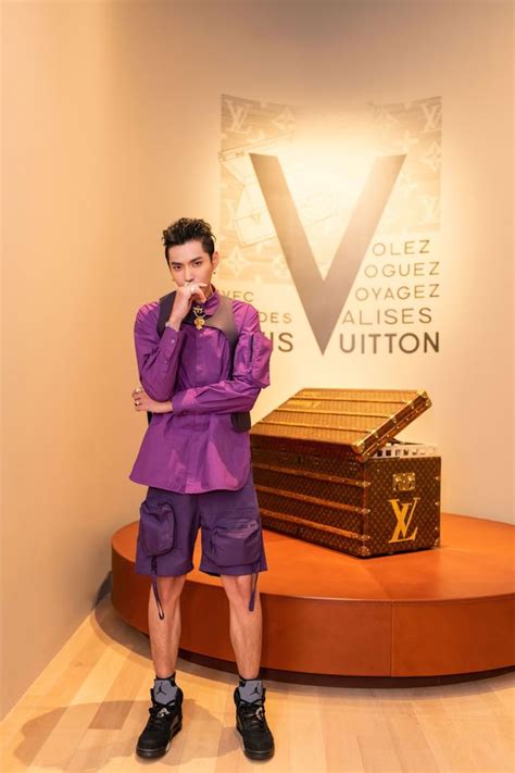 路易威登品牌代言人吳亦凡身著louisvuitton2019春夏系列出席活動 每日頭條