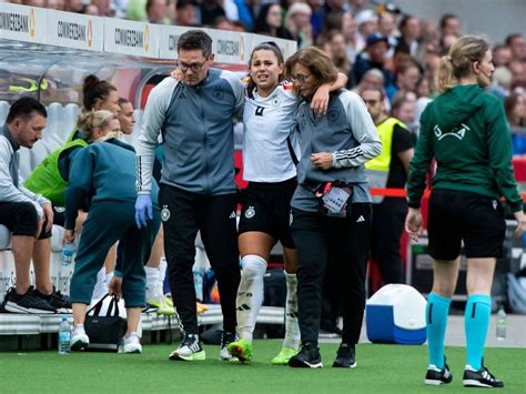 DFB Frauen Drama Um Lena Oberdorf DFB Star Erleidet Kreuzbandriss