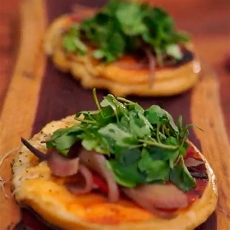 Provoleta A La Plancha Con Cebollas Al Vinagre Picantes Tastemade