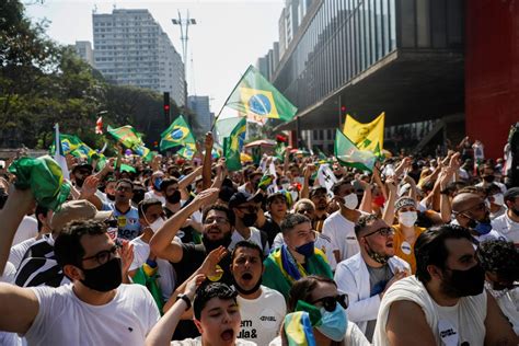 Manifestantes Protestam Contra Bolsonaro Na Avenida Paulista São