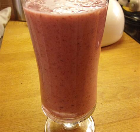 Strawberry Banana Flaxseed Goji Berries Smoothie Pikalily Food Blog