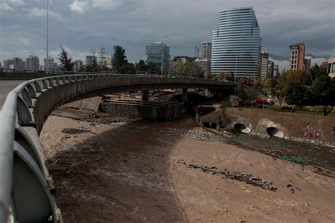 Experto asegura MOP es responsable del desborde del río Mapocho