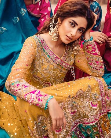 Sajal 8 Fashion And Showbiz Magazine Pakistani Mehndi Dress