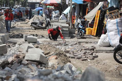 FOTO Revitalisasi Trotoar Di Kawasan Pasar Petak Sembilan Glodok