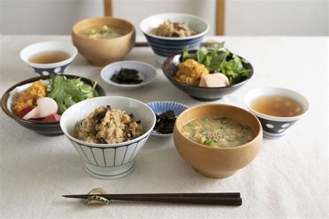 干し舞茸、干し椎茸、干しきくらげの炊き込みごはん、葉ねぎと卵のさっぱりスープの献立 坂ノ途中 100年先もつづく、農業を。