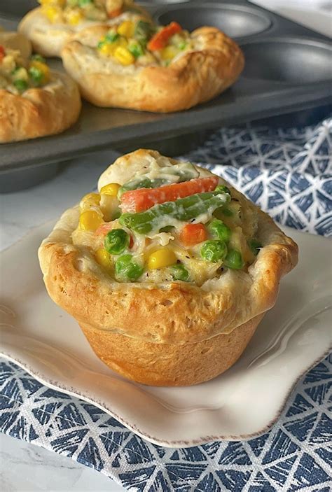 Easy Mini Chicken Pot Pies 4 Ingredients Recipe Chicken Recipe