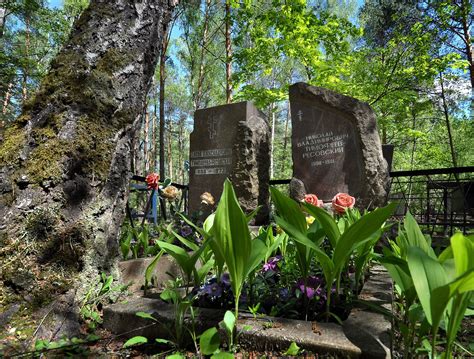 Tomb of Soviet biologist Nikolay Timofeev-Resovsky and his wife Elena ...