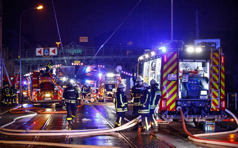 Krefeld Brand An K Lner Stra E Acht Verletzte Bei Feuer