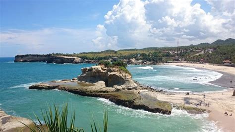 14 Pantai Di Pacitan Terbaik Yang Bagus Untuk Piknik Keluarga