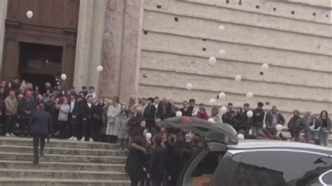 Lacrime Per Pierluigi L Addio In Cattedrale Umbria Tv