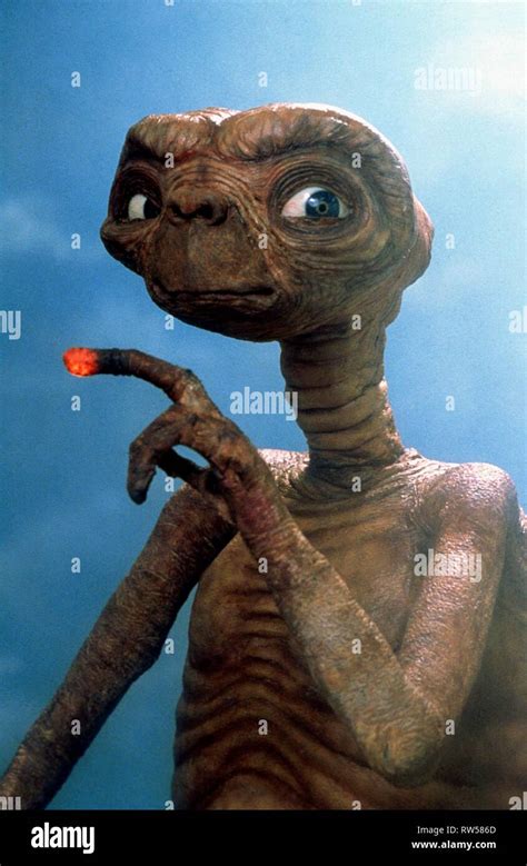 Alien e t extra terrestrial 1982 hi-res stock photography and images ...