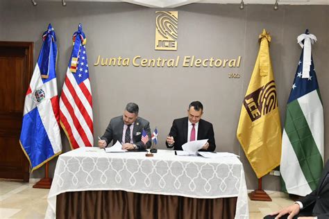 JCE firma acuerdo con el Departamento de la Policía de Nueva York RB