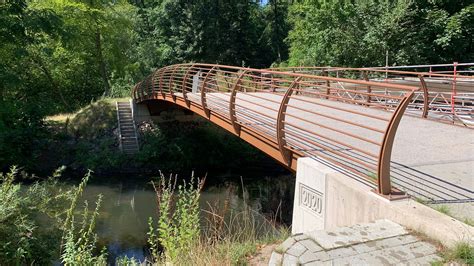 Neubau der Fußgängerbrücke Grevenau über Alster