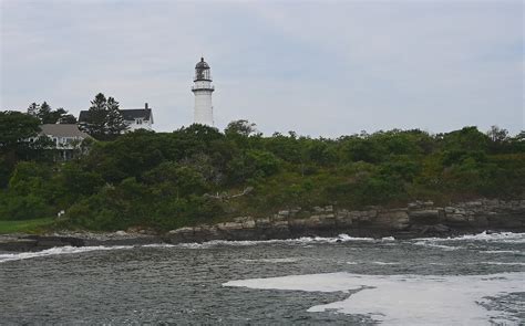 A Complete Guide to Cape Elizabeth Lighthouse (Two Lights) (+ Photos)