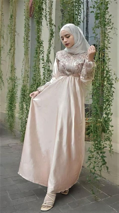 10 Model Gamis Brokat Kombinasi Satin Terbaru