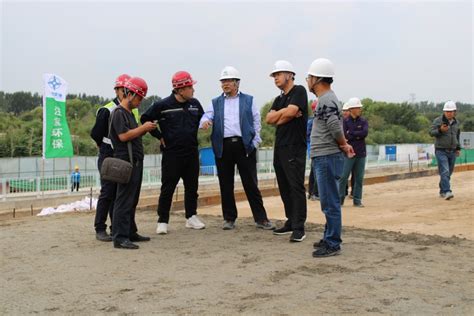 北京新机场高速公路（南五环—北京新机场）工程 路面二标开始二灰基层试验段摊铺施工