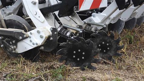 Sly Agri's latest no-till disc drill in the spotlight - Farmers Weekly