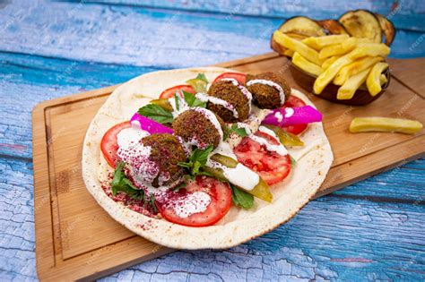 Premium Photo Arabic Food Falafel Wrap Sandwishes