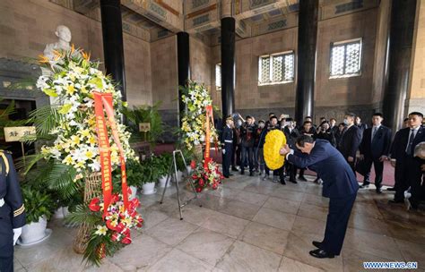 L ancien dirigeant de Taiwan Ma Ying jeou visite le mausolée de Sun Yat