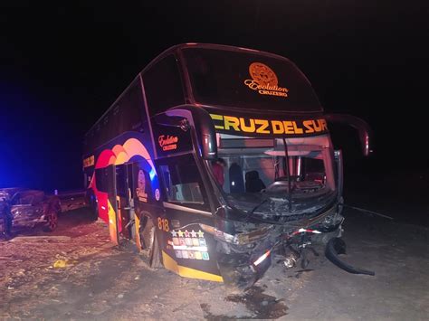 Arequipa Un Fallecido Deja El Choque Frontal Entre Un Bus