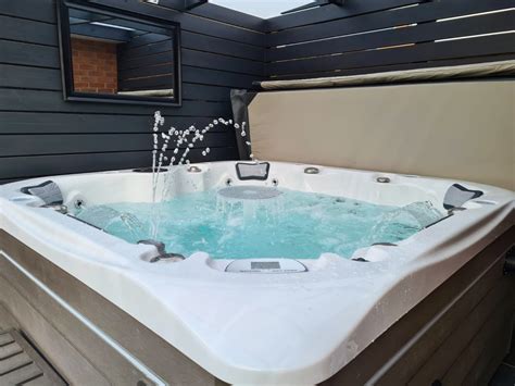 Windsor Hot Tub Hot Tubs Swim Spas Leicestershire