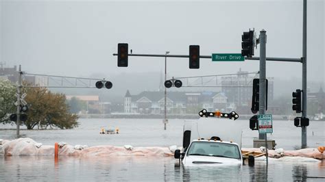 Davenport Flooding Mississippi River Is Higher Than In 1993 — And Rising