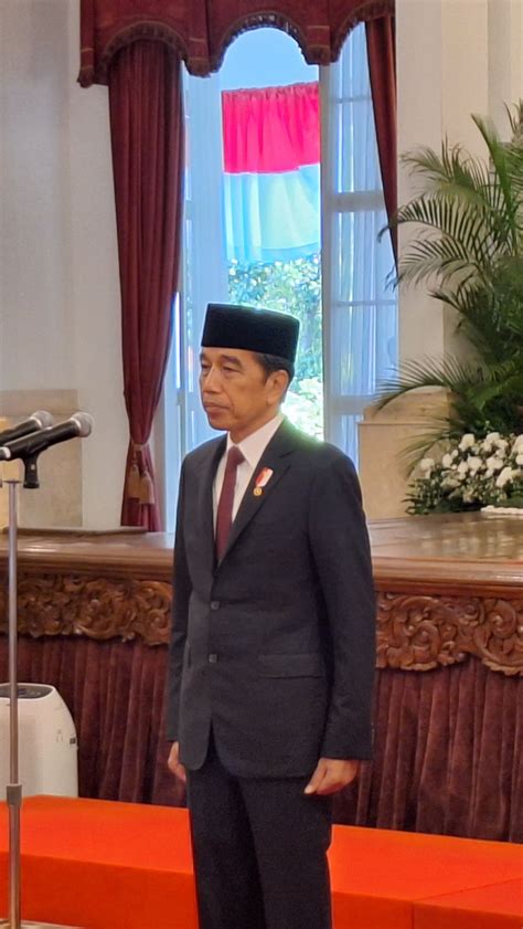 Jokowi Kukuhkan Anggota Paskibraka HUT Ke 78 RI Di Istana