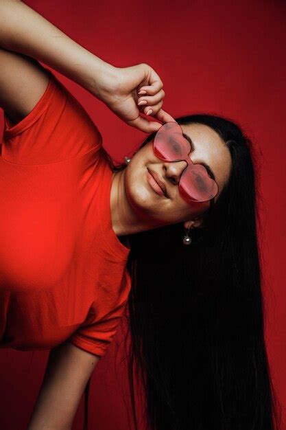 Premium Photo A Woman Wearing A Red Shirt And Sunglasses