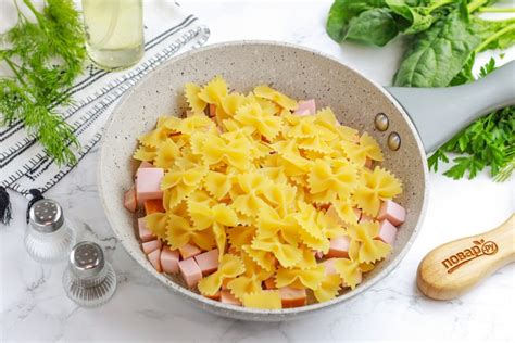 Макароны с колбасой на сковороде - пошаговый рецепт с фото на Повар.ру