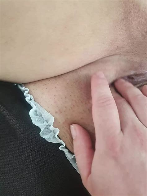 Une Bbw Se Fait Doigter Par Son Mari Dans Un Costume De Femme De Ménage