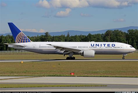 Boeing 777 222 Er United Airlines Aviation Photo 4409107