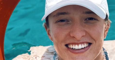 Iga Świątek wskoczyła w bikini i relaksuje się na jachcie