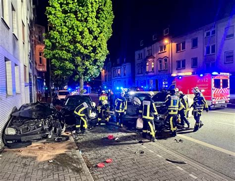 Fw Bo Schwerer Verkehrsunfall Auf Der Herner Stra E In Riemke