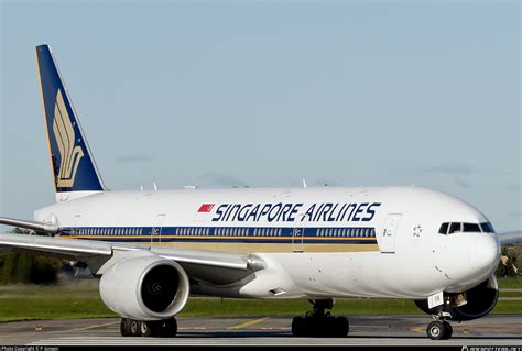 V Svk Singapore Airlines Boeing Er Photo By P Jonson Id