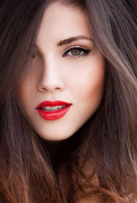 Cat Eye 7 Amazing Makeup Tips For Women With Dark Hair