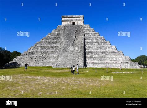 Pyramide du temple el castillo Banque de photographies et dimages à