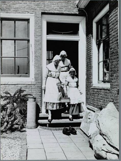 Koog Aan De Zaan Oud Zaanse Klederdracht Foto Meulen Cees Van Der