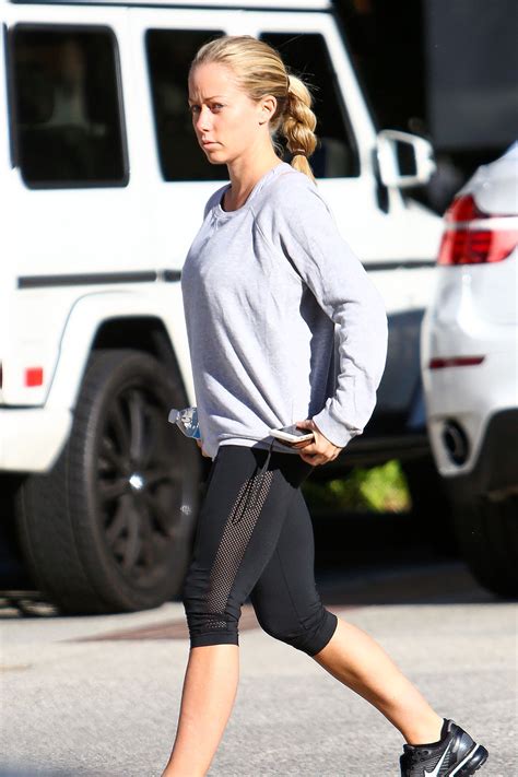 KENDRA WILKINSON in Leggigns Leaves a Gym in Los Angeles – HawtCelebs