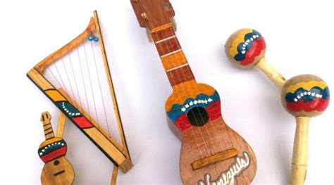 Instrumentos De Acompa Amiento En La M Sica El Cuatro Y El Maracas