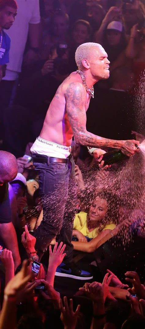 Celeb Saggers Chris Brown S Hot Shirtless Sag
